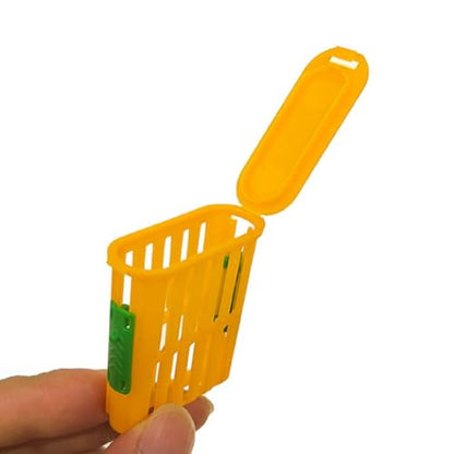 New Queen Bee Cage Beekeeper Plastic Bee Isolator Clip Beekeeper Breeding Tools for Indoor & Outdoor Use