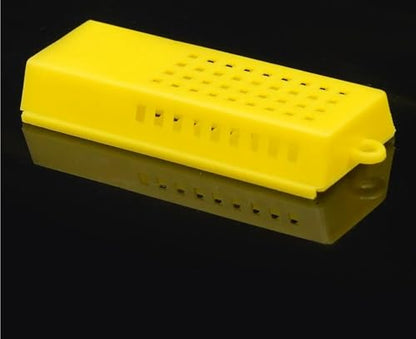 Queen Bee Cage 50Pcs Beekeeping Transport Cages Yellow White Bees Queen Post Room Cage Plastic King Prisoner Bee Apiculture Tools for Beekeeping Supplies