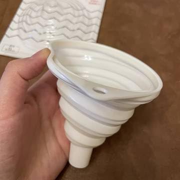 4 Pack Collapsible Silicone Funnel Set, Food Grade Foldable Kitchen Funnels Small & Large Size for Liquid Transfer Water Bottle Filling Kitchen Gadgets Accessories