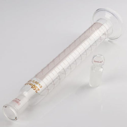 stonylab Measuring Cylinder with Stopper, 250 ml Heavy Wall Borosilicate Glass Measuring Graduated Cylinder with 24/40 Standard Ground Joint and Flat Head Stopper, 1 Pack