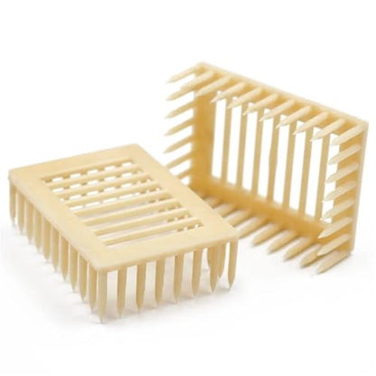 Queen Bee Cage 50pcs Beekeeping Plastic Queen Bee Marker Cage Clip Bee Catcher Beekeeper Beekeeping Tools Equipment White