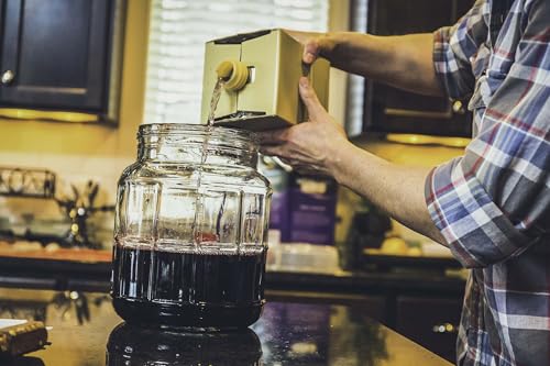 Master Vintner - Beginner Weekday Wine Making Kit Pinot - Noir - color: Pinot Noir