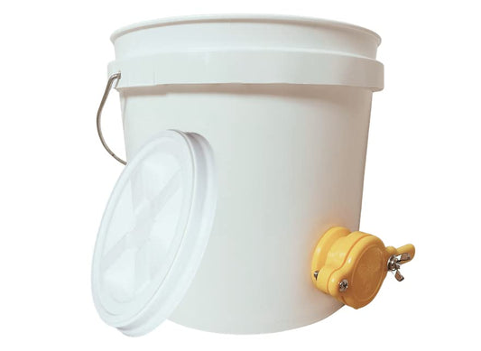 House Naturals Honey Food Grade 2 Gallon Bucket with Honey Gate for Beekeeping and Gamma Lid