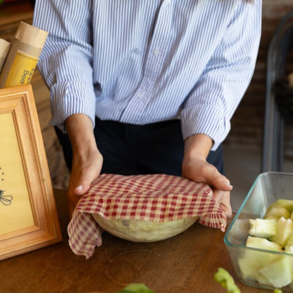 Beeswax Wraps – Reusable Food Wraps Keep Food Fresh Longer, Plastic Wrap Alternative, Eco-Friendly, BPA Free Storage - color: Red Squares