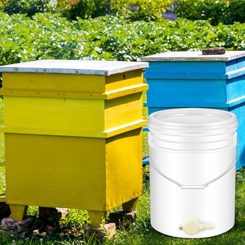 Suzile 2 Pack Plastic Honey Bucket with Gate 5 Gallon Bucket with Spigot White Honey Extractor Equipment Beekeeping Harvesting Tool Beekeeping Supplies 20L Capacity