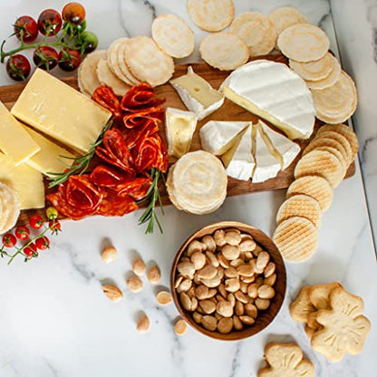 igourmet International Connoisseur Gift Box - Featuring gourmet foods from all corners of the world, an exciting collection of international food favorites