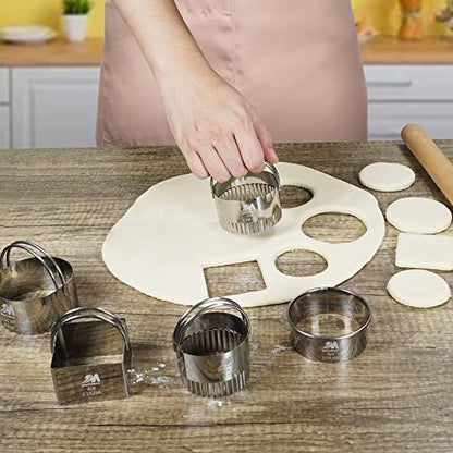 Fluted cookie cutter Set 1.75inch 2inch 2.25inch 2.75inch 3.25inch, Stainless Steel Round Biscuit Cutters with Handle, Wave Cookies Cutter with Fluted Edge, Baking Dough Tools, 5pcs GIFT - style: 5pcs Ripple with Handle(1.75-3.25in)