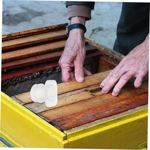 20pcs Bee Bee Water Cups for Garden Bee Supplies Bee Feed Cup Bee Feeder Station Beekeeping Equipment Beehive Water Dispenser Beekeeper Tool Bee Feeders Transparent Plastic