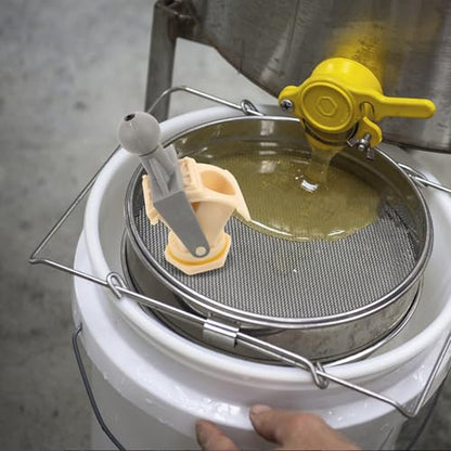 Plastic Honey Extractor Gate Valve for Beekeeping Supplies Honey Bucket Tap for Efficient Harvesting