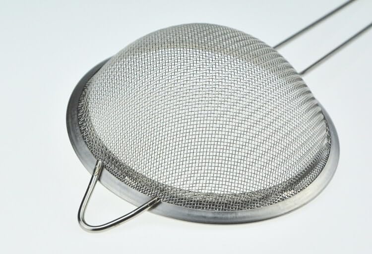 2 Pack Fine Mesh Strainer Set, Stainless Steel Kitchen Sieve for Flour Sifting, Juice Soy Milk Tea Strainer, Small Metal Colander Kitchen Filter Tool (12cm + 8cm)