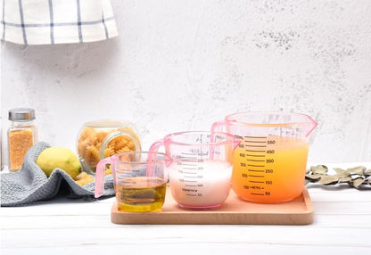 Plastic Measuring Cup Clear Graduated Measuring Cups Plastic Mug with Spout and Handles Ounce and Ml Cup Marking for Recipe Ingredient, Flour, Water, Liquid (2 ½ cup 600ml pink)