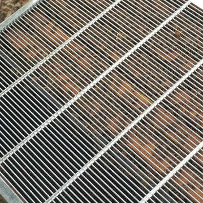 BEEXTM Queen Excluder Beekeeping Queen Excluders for 10 Frame Bee Hive Metal Queen Bee Excluder Metal Queen Excluder for Beehive (2-Pack) - size: 2 Pack 10 Frame
