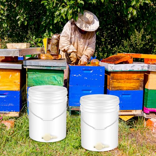 Suzile 4 Pack Plastic Honey Bucket with Gate 5 Gallon Bucket with Spigot White Honey Extractor Equipment Beekeeping Harvesting Tool Beekeeping Supplies 20L Capacity